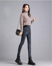 Load image into Gallery viewer, Stretch Waist Basic Jeans